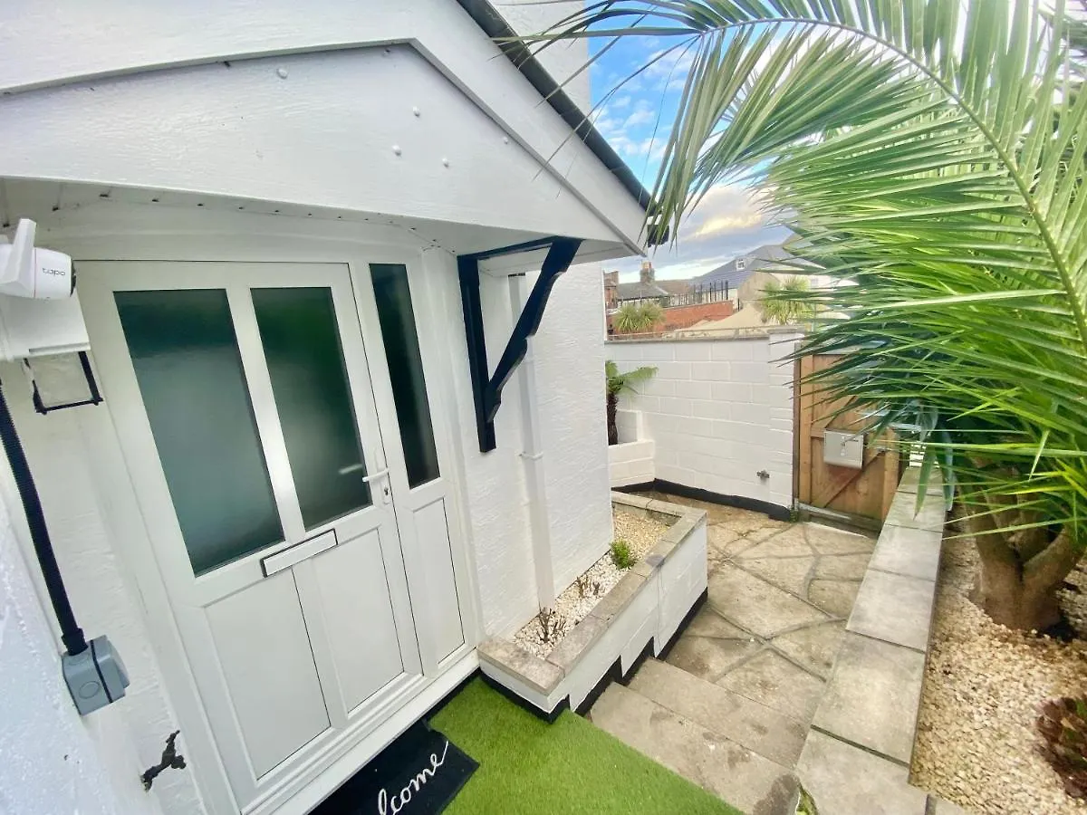 Bournemouth'S Hidden Garden Apartment United Kingdom